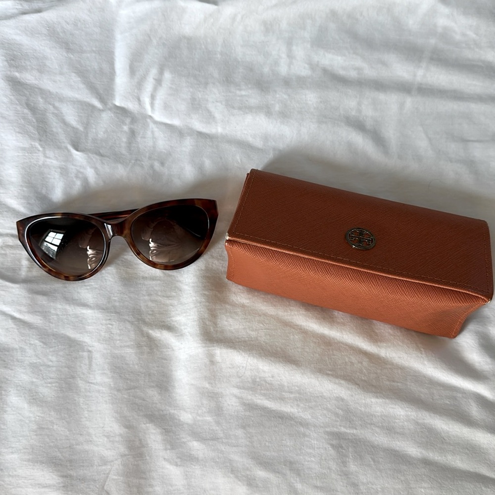 Tory Burch cat eye tortoise sunglasses w/ case